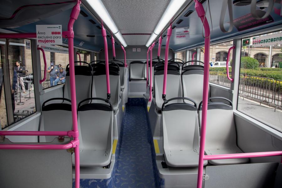 Интерьер Alexander Dennis Enviro500 2017 года  (MX) (фото 5 из 7)